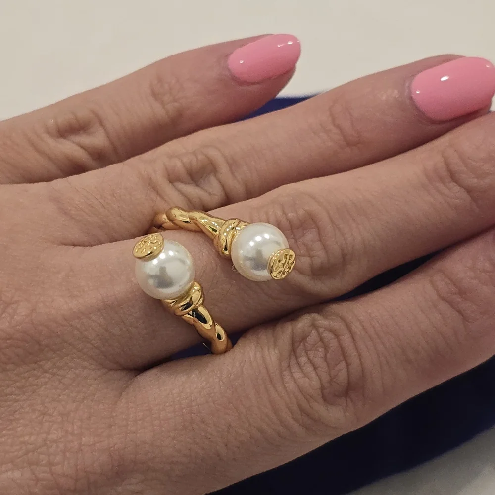 Tory Burch Twisted Pearl Ring Size 6